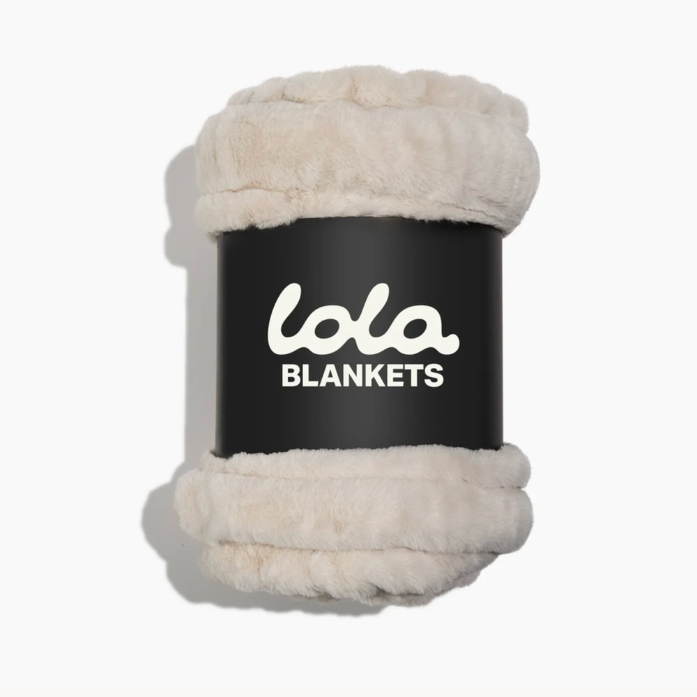 NEW Medium Lola Blanket — Ivory